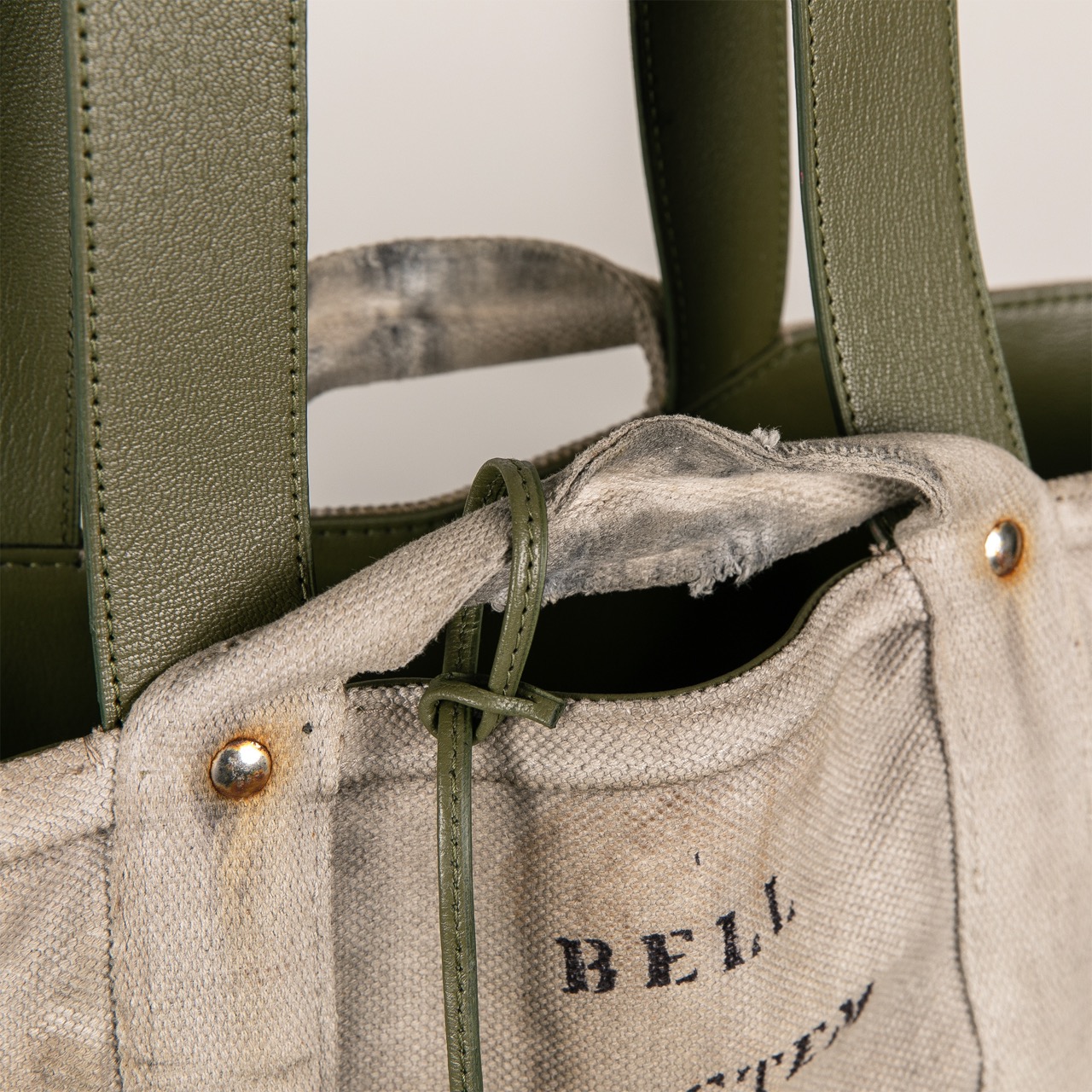 Bell Bag Dark Green Detail